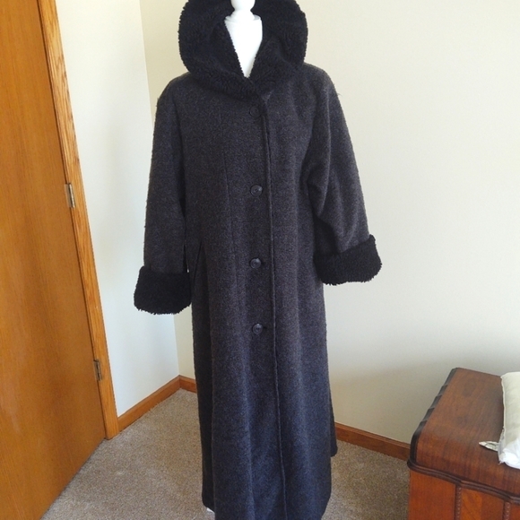Maralyce Scarborough Jackets & Blazers - MARALYCE Ferree long wool coat, size medium but could fit a large, lot's of room